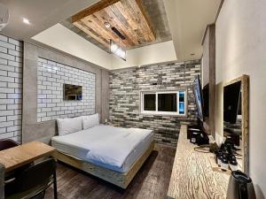 TV a/nebo společenská místnost v ubytování 2SOME Motel