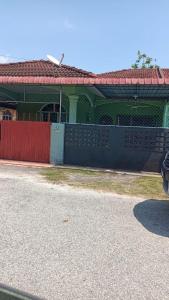 スンガイ・ブサールにあるHomestay sg besar, Taman Penggawaのギャラリーの写真