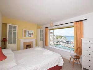 Кровать или кровати в номере 3 bed property in Brixham BX045