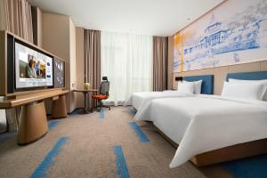 Televiisor ja/või meelelahutuskeskus majutusasutuses Hampton by Hilton Foshan Shunde Beijiao