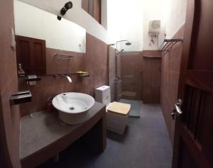 a bathroom with a sink and a toilet at Cosy Secure Comfortable for whole family in Colombo