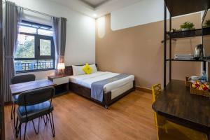 Postel nebo postele na pokoji v ubytování Richy Dalat Hotel
