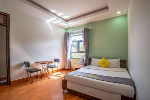 Postel nebo postele na pokoji v ubytování Richy Dalat Hotel