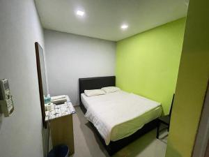 Postel nebo postele na pokoji v ubytování Hotel Global Subang