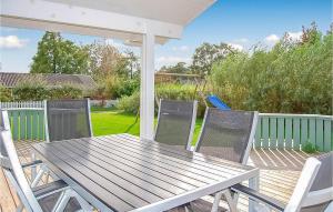 Κήπος έξω από το Holiday Home Hybenvænget Hejls Vi