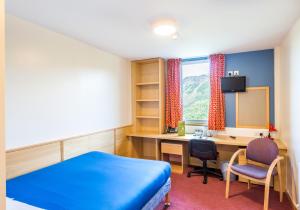 Summer Stays at The University of Edinburgh客房内的一张或多张床位
