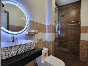 a bathroom with a sink and a toilet and a mirror at RUBY HOTEL Vĩnh Long in Vĩnh Long