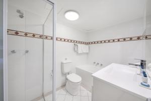 Oaks Sydney Castlereagh Suites的一间浴室