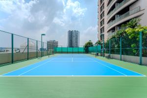 Somerset Park Suanplu Bangkok内部或周边的网球和/或壁球设施