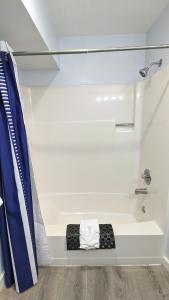 Phòng tắm tại Calypso at Nautilus - Pet Friendly, Walk to beach! +12 ảnh
