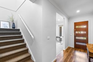 Galeriebild der Unterkunft Point Cook's Spacious and Comfy 4BR/3BA Haven! in Point Cook