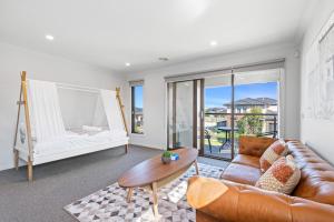 Ein Bett oder Betten in einem Zimmer der Unterkunft Point Cook's Spacious and Comfy 4BR/3BA Haven!