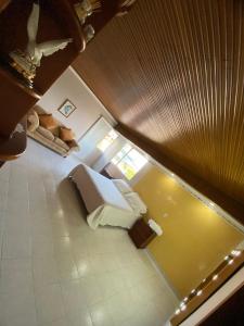 an overhead view of a bedroom with a bed at Valle Suites, la Mejor Ubicación in Valledupar