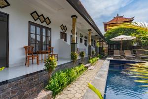 a villa with a swimming pool and a patio at Widia Homestay Nusa Lembongan in Nusa Lembongan