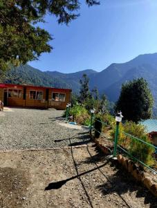Billede fra billedgalleriet på Valley view camps &cottages i Nainital