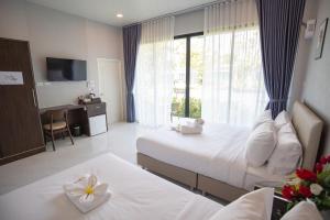 Postel nebo postele na pokoji v ubytování SeeView Resort (ซีวิว รีสอร์ต)