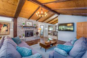 a living room with a couch and a fireplace at Magical River House ! 10 min to SNP park entrance in Three Rivers +59 photos