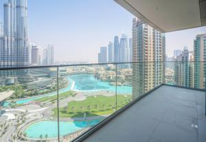 Výhled na bazén z ubytování New Arabian Opera 3BR+Maid nebo okolí