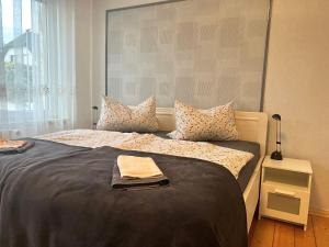 A bed or beds in a room at Ferienwohnung Landlust - ideal für Hundefreunde und Monteure