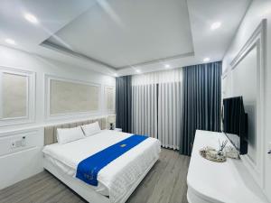 Postel nebo postele na pokoji v ubytování Villa Sonasea Vân Đồn by Deluxe Stay