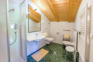 Koupelna v ubytování Residence Weisskugel Langtaufers Südtirol