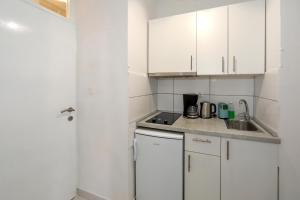 A kitchen or kitchenette at Apartmani Jagoda