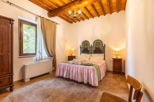 sypialnia z łóżkiem w pokoju w obiekcie Agriturismo il Casato Mag-il Vaglio w mieście Pienza