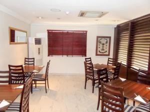Area soggiorno di S & S Hotel & Suites