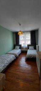 Llit o llits en una habitació de Appartement idéalement situé, vue mer et port, proche centre