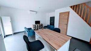 Χώρος καθιστικού στο Charmante Maison 2 chambres à Dammarie Les Lys