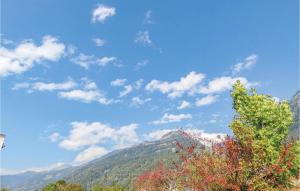 a blue sky with clouds over a mountain at Ferienhaus In Mühldorf in Mühldorf +16 photos