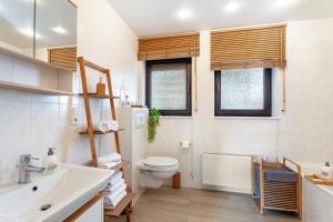 Bilik mandi di Scandinavian +15 gambar