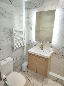 Demeures & Châteaux - Hôtel de la porte Saint-Malo - DINAN的一间浴室