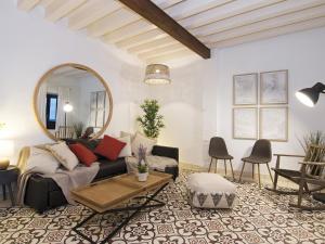 A seating area at Alhambra Boutique Terrace
