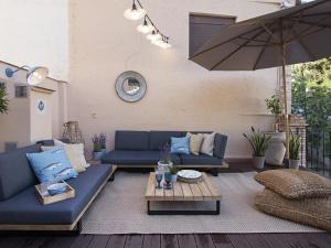 A seating area at Alhambra Boutique Terrace