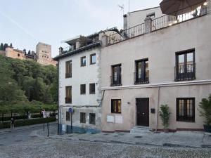 The building in which the holiday home is located