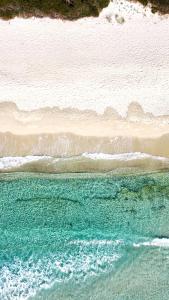 an aerial view of a beach with the ocean at Villa Federica: Natura e Mare in Torre delle Stelle