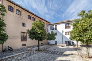 a building with a tree in front of it at Casa Naranjos de San Matías in Granada