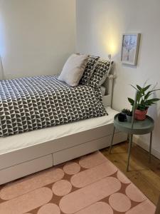 a bedroom with a bed and a table with a plant at 3 bedroom house in Bedminster near Wapping Wharf in Bristol