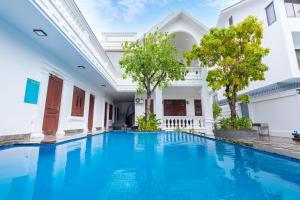 Bazén v ubytování Palm Villa 37 - 6 bedrooms & Pool in VungTau Beach nebo v jeho okolí