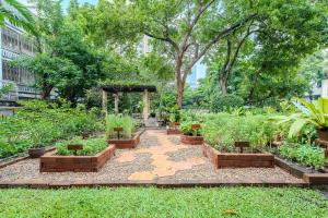 Somerset Park Suanplu Bangkok外面的花园