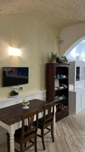 a dining room with a table and a tv at Tivoli Casa Belvedere in Tivoli