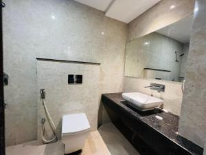 Kylpyhuone majoituspaikassa Raga Resort, Haridwar