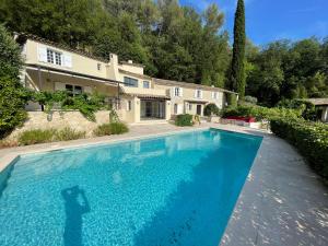 a large swimming pool in front of a house at Magnificent Renovated Bergerie 6 Bedroom 6 Bathroom in Saint Paul de Vence