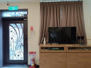 Uma televisão e/ou sistema de entretenimento em Dahu Yipinyuan B&B