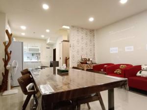 Uma área de estar em Dahu Yipinyuan B&B