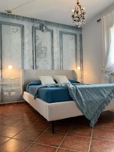 a bedroom with a bed with a blue blanket on it at Deliziosa Villa a 500 metri dal mare con Piscina in Terrasini +36 photos