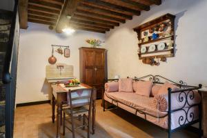 a living room with a couch and a table at Casa Mia A Cortona in Cortona +35 photos