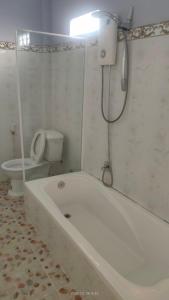 Vannituba majutusasutuses Mabuhay Guesthouse Kampot