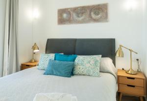 Posteľ alebo postele v izbe v ubytovaní Apartamento Premium con Jacuzzi y vistas al mar en Punta Prima, Torrevieja by Rentalole